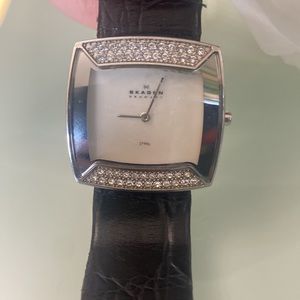 Skagen ladies quartz watch.strap can be changed  polished square stainless steel